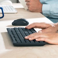 LOGITECH Bežična tipkovnica s mišem MK295