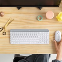 LOGITECH Bežična tipkovnica s mišem MK470