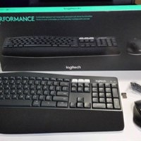 LOGITECH Bežična tipkovnica s mišem MK850